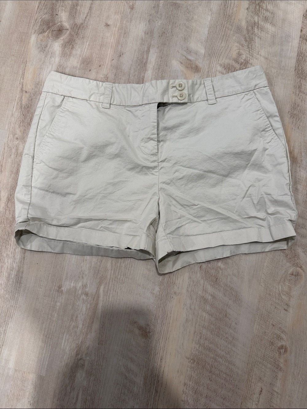 Vineyard Vines Light Cream Cuffed Shorts